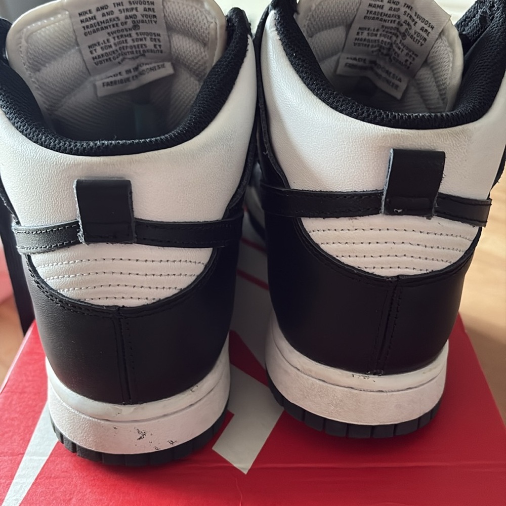 Nike Woman’s Black and White Nike Dunk Sneakers - Picture 2 of 7